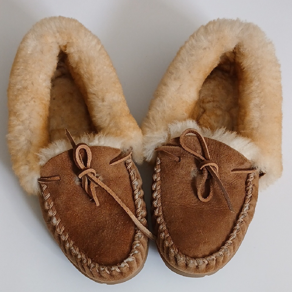 L.L. Bean Brown Shearling Moccasin Slippers Womens Sz 8.5/9